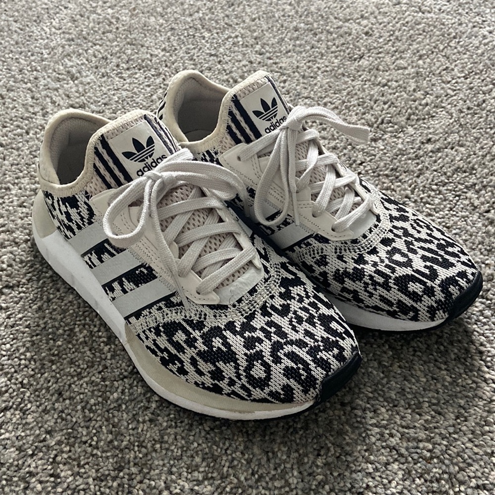 Adidas leopard print tennis shoe